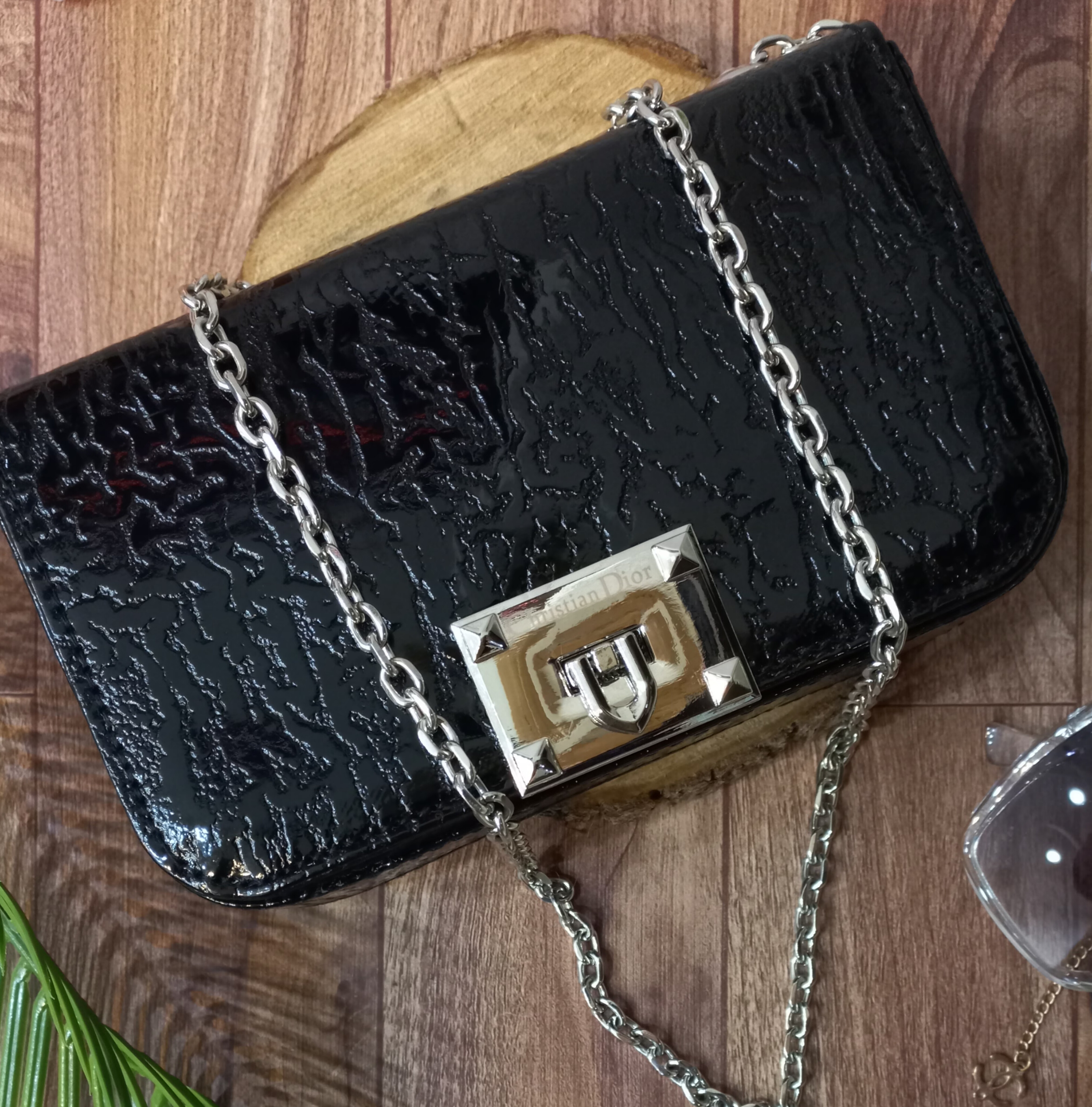 فانتزی قفل دار