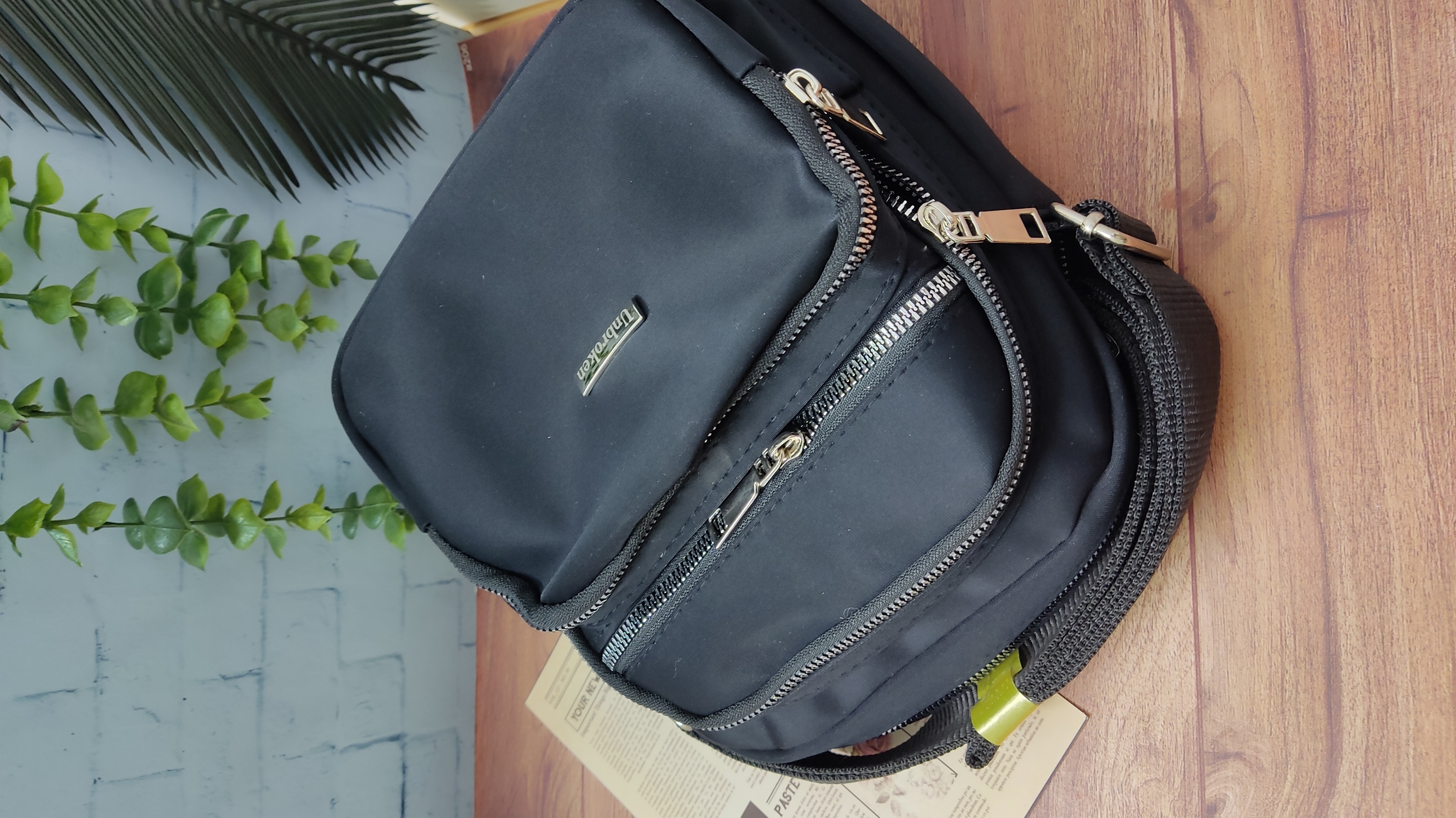 5 جیب زیپ‌دار